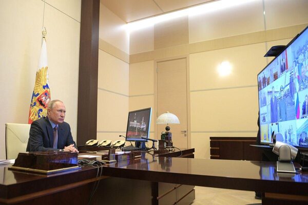 Путин по видеосвязи открыл два медицинских центра для лечения больных коронавирусом