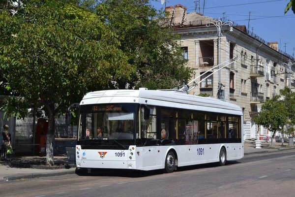 В городском транспорте Севастополя можно оплатить проезд банковской картой
