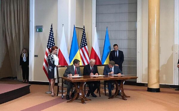 В Польше признали невозможность снабжения Украины американским СПГ