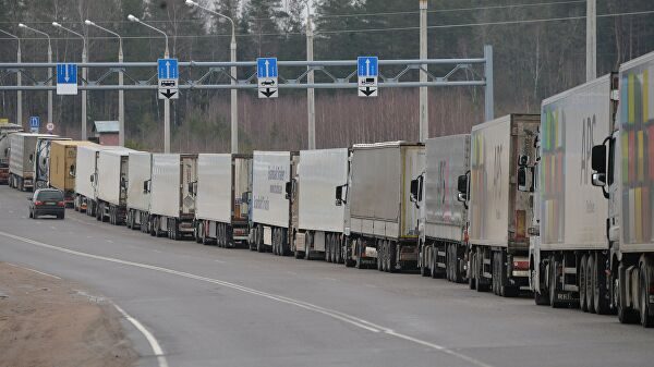 В России на границе с Китаем собрались очереди из грузовиков