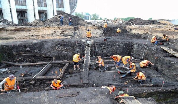 На раскопе "Дмитриевский-3" в Великом Новгороде обнаружены редкие древние артефакты