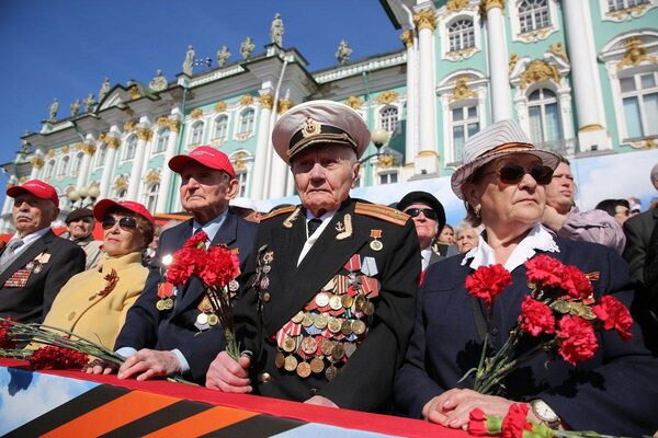 Парад Победы на Красной площади ветераны будут смотреть без масок