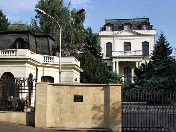 Посольство РФ в Чехии назвало провокацией высылку российских дипломатов