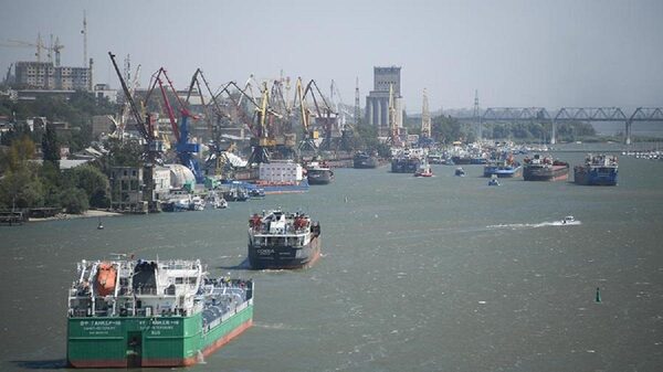 Два корабля столкнулись в Ростове-на-Дону