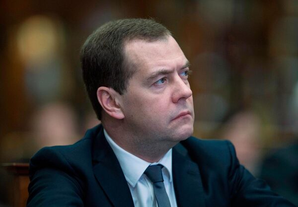 Медведев заявил о возможности второй и третьей волн пандемии