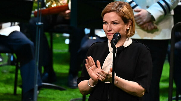 Любимова открыла церемонию вручения театральной премии "Золотая маска"