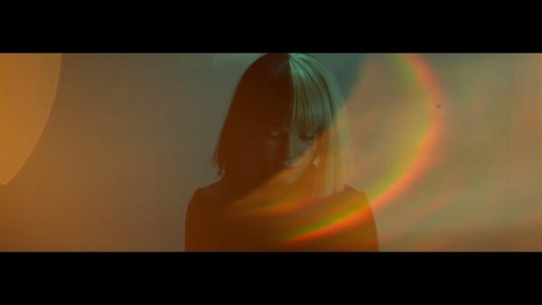 Новый клип Сии (Sia) - Rainbow
