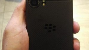 Новый смартфон BlackBerry Krypton заметили на снимках