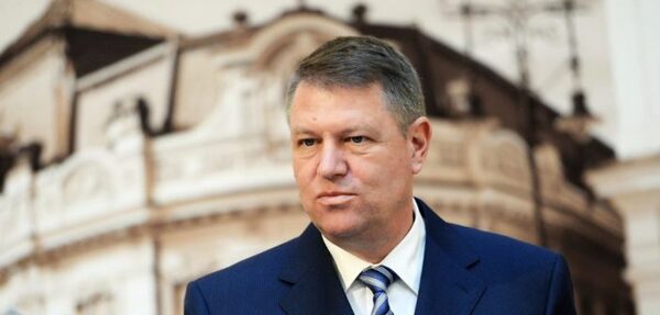 Президент Румынии отменил визит в Украину из-за закона об образовании