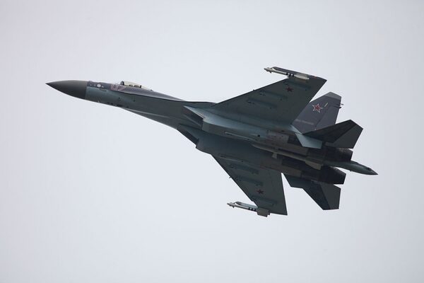 Россия приняла на вооружение новые сверхманевренные истребители Су-35С