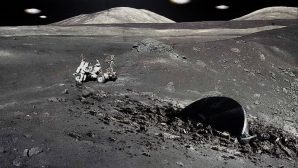 Рядом с Луной замечен таинственный черный НЛО