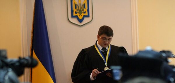 Суд разрешил задержать судью, который вынес приговор Тимошенко
