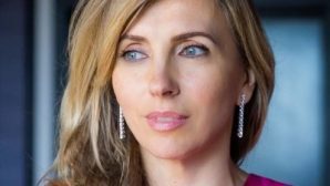 Светлана Бондарчук на балийском пляже устроила горячие танцы в бикини