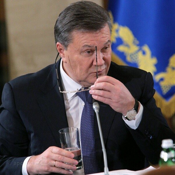 Янукович подаст в суд на Генпрокурора Луценко за недостоверную информацию