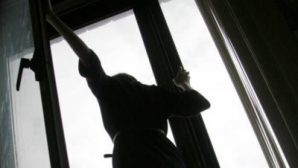 23-летняя жительница Мордовии разбилась насмерть, упав с пятого этажа?