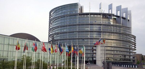 Европарламент призвал освободить Умерова и Чийгоза и снять обвинения с Семены