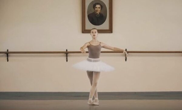 Флешмоб в поддержку «Матильды» устроили будущие балерины