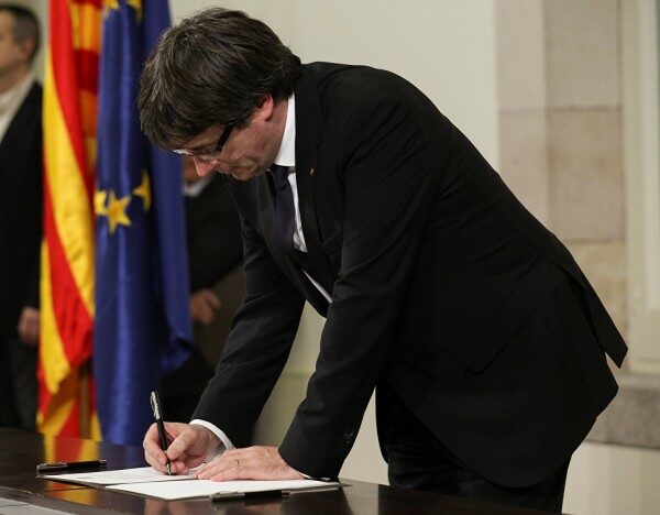 Глава Каталонии подписал Декларацию о независимости