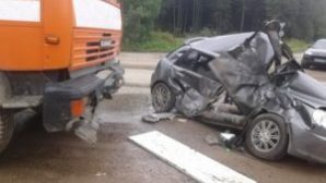 «Камаз» раздавил легковушку на трассе? в Ульяновской области