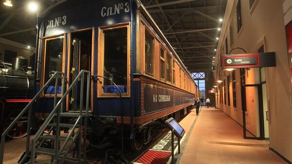Крупнейший железнодорожный музей РФ открылся в Петербурге