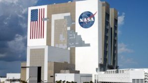 NASA заставит 12 человек лежать месяц вниз головой ради науки