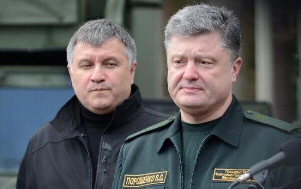 Палатки у Рады стали поводом ссоры между Порошенко и Аваковым