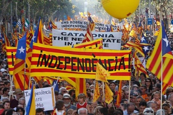 Полиция Испании закрыла 1300 избирательных участков в Каталонии