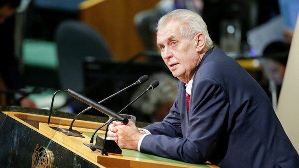 Президент Чехии призвал Украину согласиться на компенсацию России за Крым