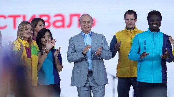 Путин обратился к участникам ВФМС по-английски