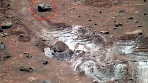 Уфологи нашли на Марсе голову и кости древнего дракона