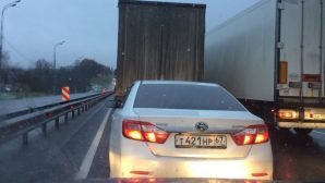 В Смоленской области на трассе М-1 образовалась многокилометровая пробка из-за ДТП