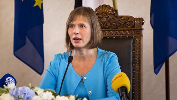 Власти Эстонии потеряли дар речи от российской купюры с Севастополем