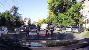 Водитель «пятерки» в Краснодаре жестко сбил девушку на пешеходном переходе?