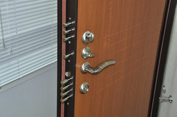 Почему важно установить металлическую входную дверь?