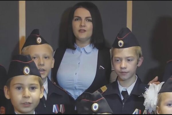 «Дядя Вова, мы с тобой!». Реакция СМИ на детский клип про Путина