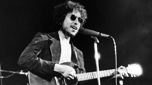 Гитару Боба Дилана продали на аукционе за практически 400 тыс. долларов