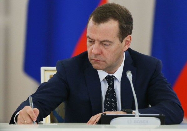 Медведев подписал стратегию развития российских портов в Каспии до 2030 года