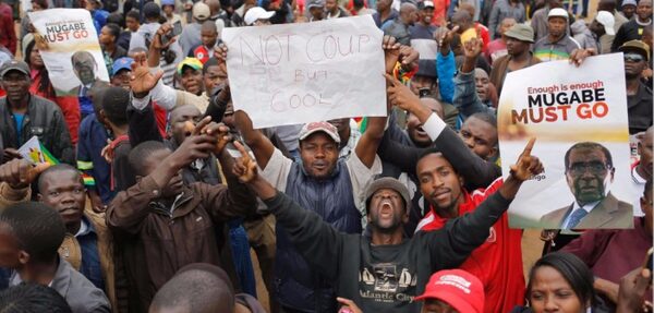 Мугабе отстранен с поста главы правящей партии Зимбабве