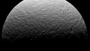 Опубликован «прощальный» снимок спутника Сатурна от аппарата Cassini
