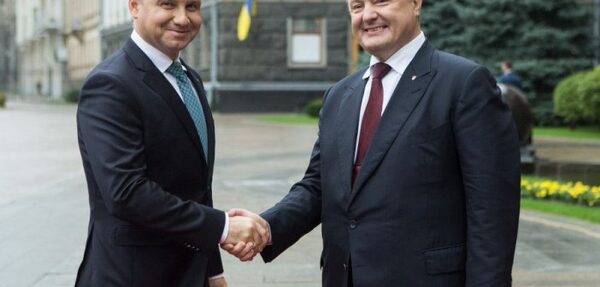 Порошенко созывает чрезвычайное заседание комитета президентов Украины и Польши