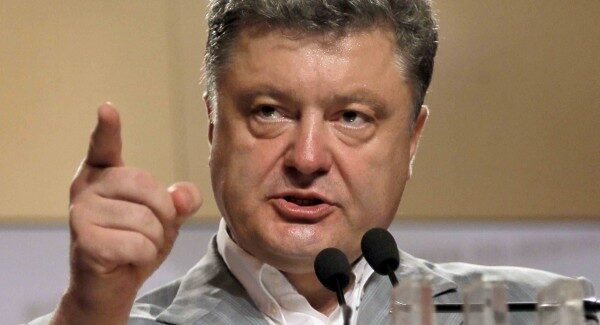 Порошенко ужесточил условия гастролей российских артистов в Украине