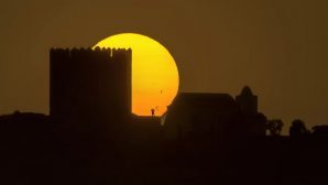 Сразу три солнечных вспышки поймал в кадр фотограф из Португалии