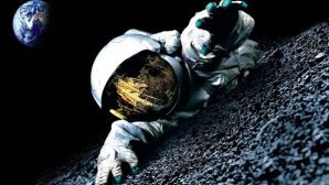 Ученые заметили очертания пришельцев на козырьке астронавта Аполлон