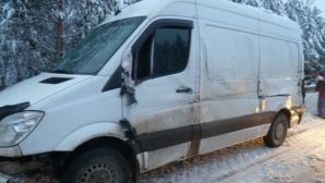 В Коми автопоезд протаранил фургон «Мерседес», пострадал водитель