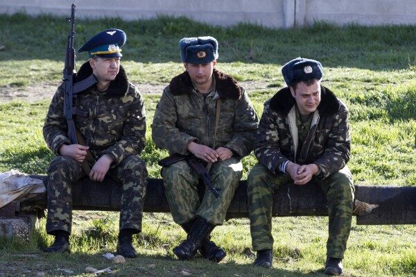 В Крыму начали выдавать регистрации бывшим украинским военным