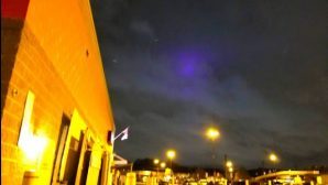 В Лонг-Айленде жители наблюдали полет НЛО в фиолетовом свете?