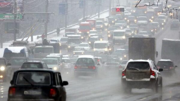 В Ростове первый снег стал причиной жутких пробок на дороге: схема объезда
