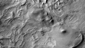 Фотографии огромных гребней в форме сот на Марсе показало НАСА