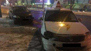 «Городское такси» и «Яндекс Такси» столкнулись в Брянске, пострадал пассажир