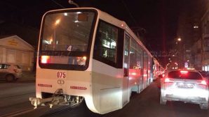 Из-за ДТП с «Мерседесом» в Ростове образовалась пробка из 7 трамваев